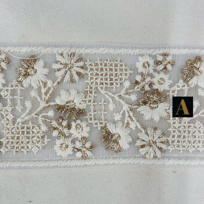 【50cm単位】 刺繍リボン ホワイトの世界 名もない 白い花の 花束を君に チュール 幅約5.8cm 240408016