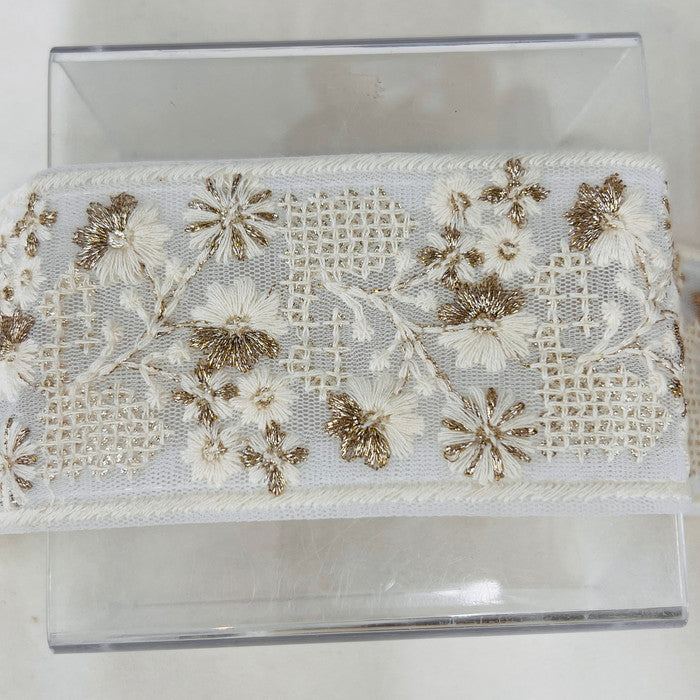 【50cm単位】 刺繍リボン ホワイトの世界 名もない 白い花の 花束を君に チュール 幅約5.8cm 240408016