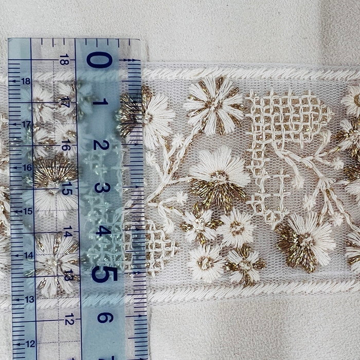 【50cm単位】 刺繍リボン ホワイトの世界 名もない 白い花の 花束を君に チュール 幅約5.8cm 240408016