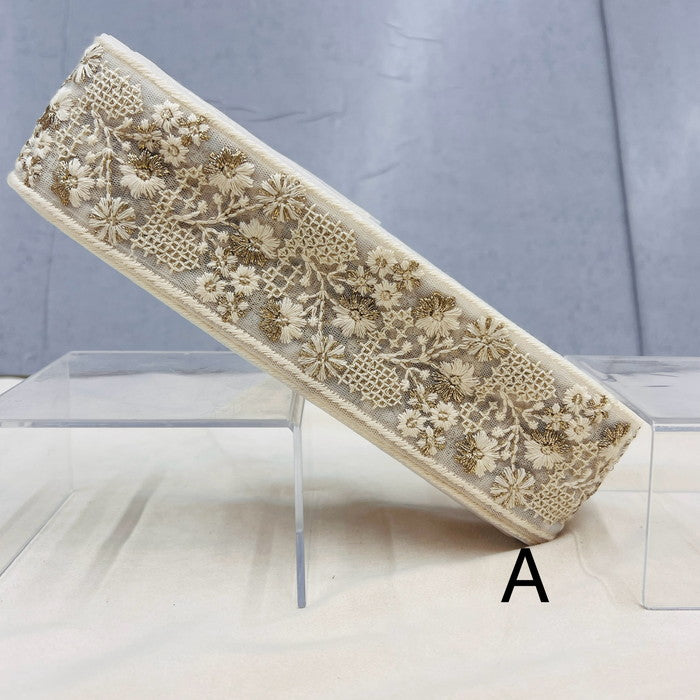【50cm単位】 刺繍リボン ホワイトの世界 名もない 白い花の 花束を君に チュール 幅約5.8cm 240408016