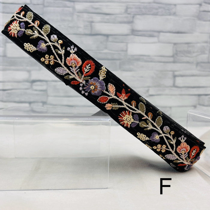 【50cm単位】 刺繍リボン 細幅 カラフル糸で 紡ぐ 野山に 咲き揃う アザミの花々 チュール 幅約3.1cm 240415001