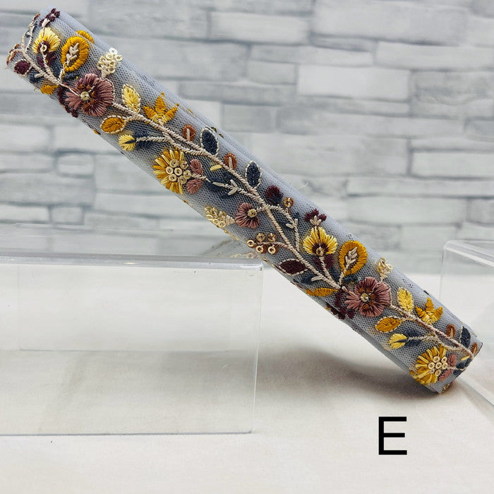【50cm単位】 刺繍リボン 細幅 カラフル糸で 紡ぐ 野山に 咲き揃う アザミの花々 チュール 幅約3.1cm 240415001