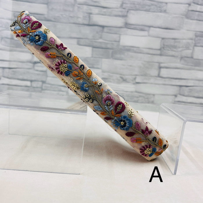 【50cm単位】 刺繍リボン 細幅 カラフル糸で 紡ぐ 野山に 咲き揃う アザミの花々 チュール 幅約3.1cm 240415001