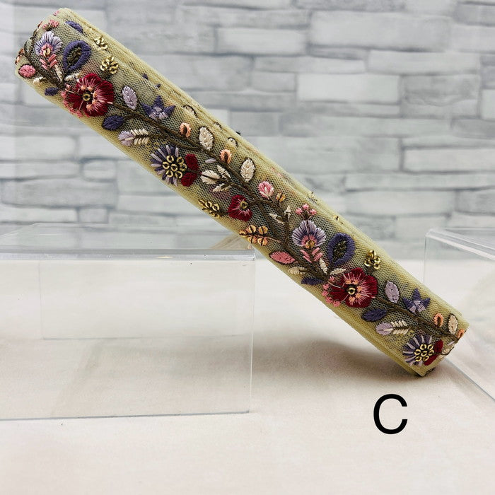 【50cm単位】 刺繍リボン 細幅 カラフル糸で 紡ぐ 野山に 咲き揃う アザミの花々 チュール 幅約3.1cm 240415001