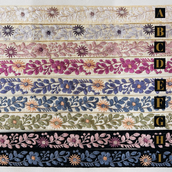 【50cm単位】 刺繍リボン 超細幅 &布地 自然の贈り物 小花の ネックレス 布地 幅1.9cm 240415003