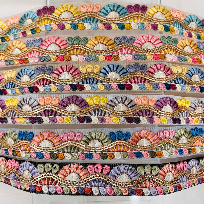 【50cm単位】 刺繍リボン 細幅 ポップ&カラフル 心が躍る 可愛さ 向日葵の道 チュール 幅約2.4cm 240415005