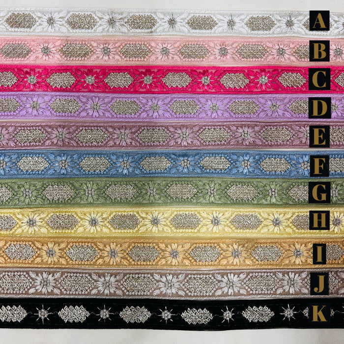 【50cm単位】 刺繍リボン 細幅 美しい 同系色 デイジーと 宝石の フラワーボックス チュール 幅約2.8cm 240430003