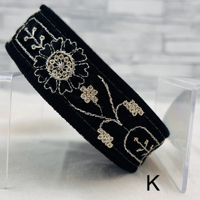 【50cm単位】 刺繍リボン 細幅 美しい 同系色 ガーベラと 宝石の フラワーボックス チュール 幅約3.4cm 240430004