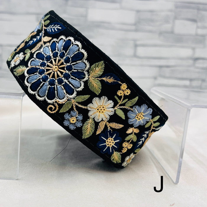 【50cm単位】 刺繍リボン 大輪の花が 美しい 心奪われそうな フラワーガーデン 布地 幅約5.4cm 240430005