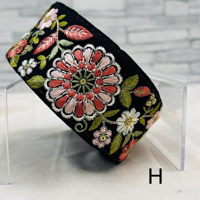 【50cm単位】 刺繍リボン 大輪の花が 美しい 心奪われそうな フラワーガーデン 布地 幅約5.4cm 240430005