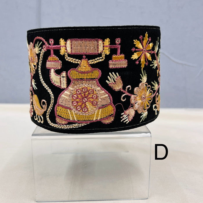 【50cm単位】 刺繍リボン 太幅 レアデザイン リンリンリン 心が躍る電話柄 布地 幅約8cm 240430002