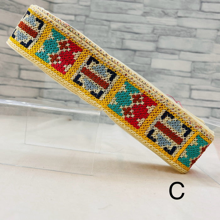 【50cm単位】 刺繍リボン 何が隠れている? 飛び出した ゲームキャラクター チュール 幅約5.4cm 240511002