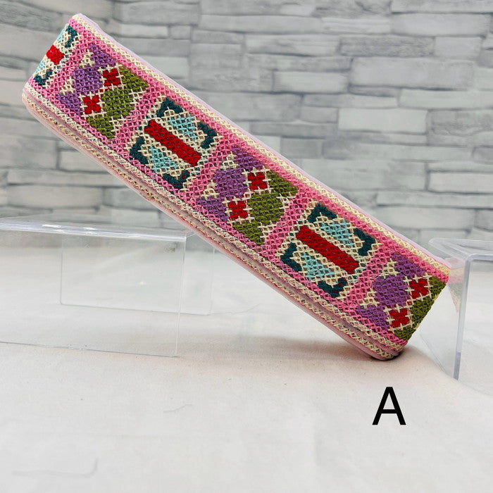 【50cm単位】 刺繍リボン 何が隠れている? 飛び出した ゲームキャラクター チュール 幅約5.4cm 240511002