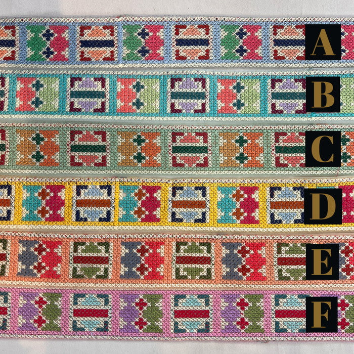 【50cm単位】 刺繍リボン 何が隠れている? 飛び出した ゲームキャラクター チュール 幅約5.4cm 240511002