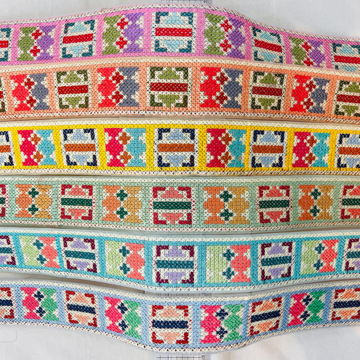 【50cm単位】 刺繍リボン 何が隠れている? 飛び出した ゲームキャラクター チュール 幅約5.4cm 240511002