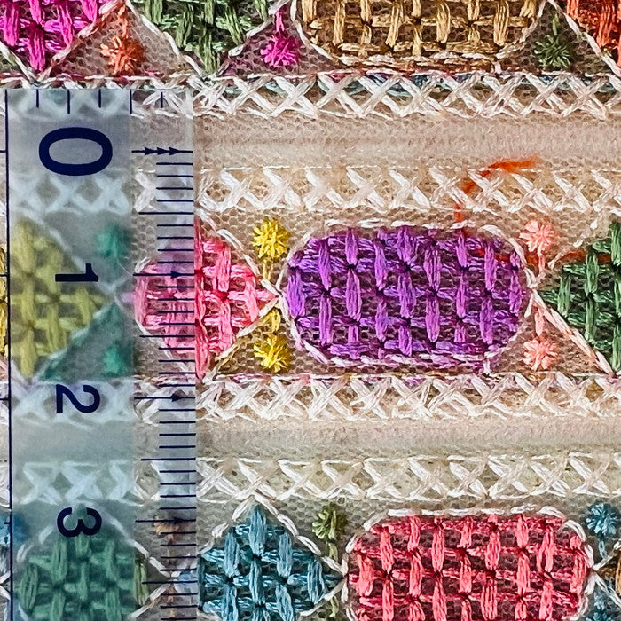 【50cm単位】 刺繍リボン 細幅 POP&CUTE 白いステッチ カラフル キャンディ チュール 幅約2.3cm 240511005