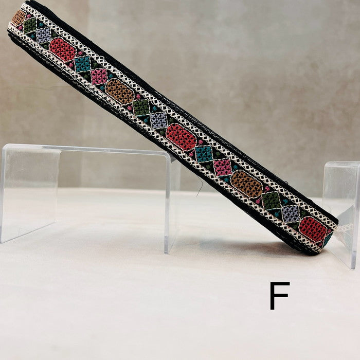 【50cm単位】 刺繍リボン 細幅 POP&CUTE 白いステッチ カラフル キャンディ チュール 幅約2.3cm 240511005