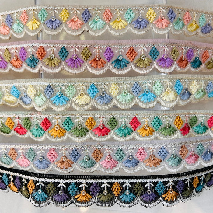 【50cm単位】 刺繍リボン 細幅 可愛さにトキメク お花とダイヤの シャンデリア チュール 幅約2.4cm 240511008