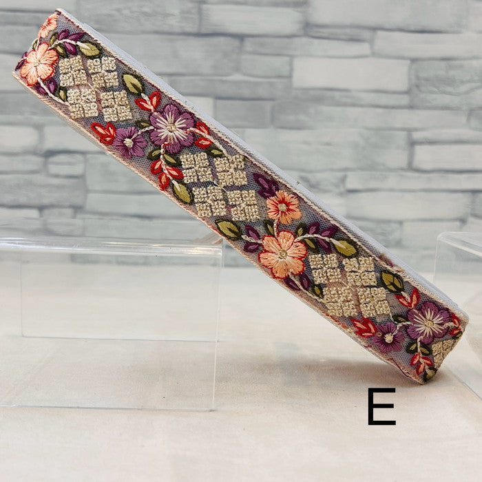 【50cm単位】 刺繍リボン 木漏れ日に光る そよ風に揺れる 色鮮やかな花 チュール 幅約3.5cm 240513006