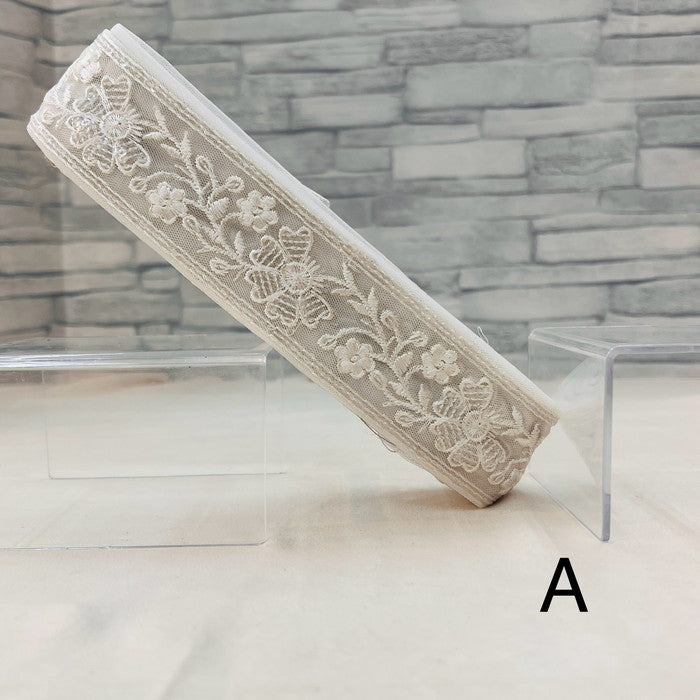 【50cm単位】 刺繍リボン キラキラ煌めく まるで朝露に 濡れて 輝く花のようチュール 幅約4.4cm 240520011