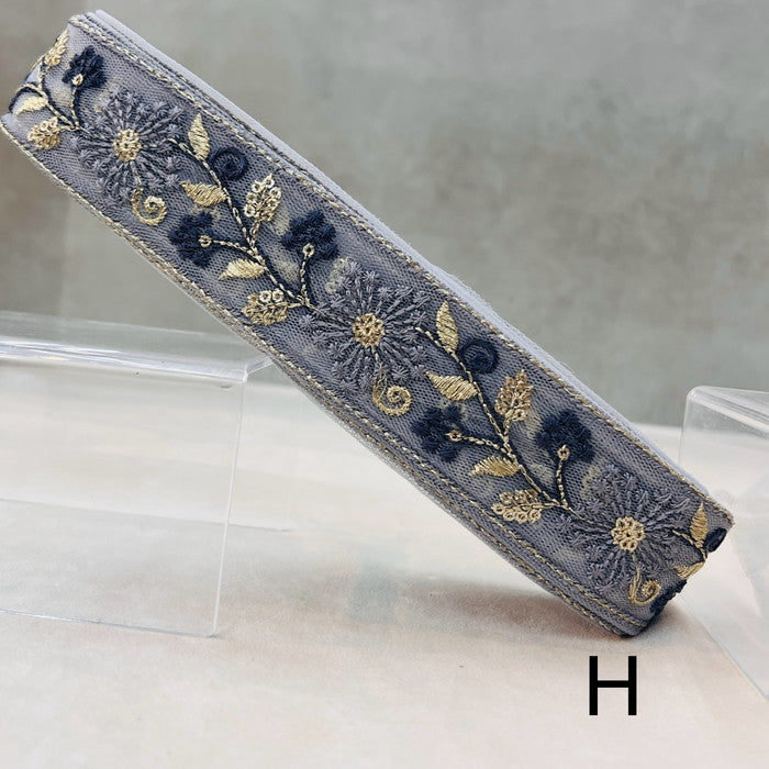 【50cm単位】 刺繍リボン 同系色で 美しい 季節外れに咲く 雪の結晶の様な花 チュール 幅約3.9cm 240528001