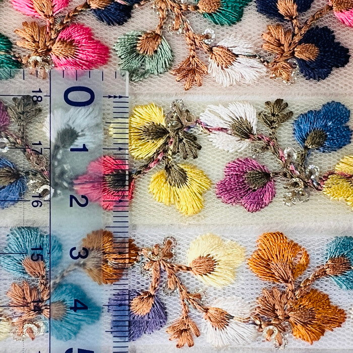 【50cm単位】 刺繍リボン 細幅 彩りを楽しもう 3枚花弁の 小花 可愛い 首飾り チュール 幅約2.4cm 240620001