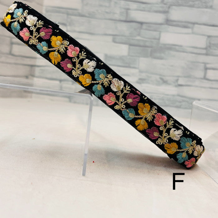 【50cm単位】 刺繍リボン 細幅 彩りを楽しもう 3枚花弁の 小花 可愛い 首飾り チュール 幅約2.4cm 240620001
