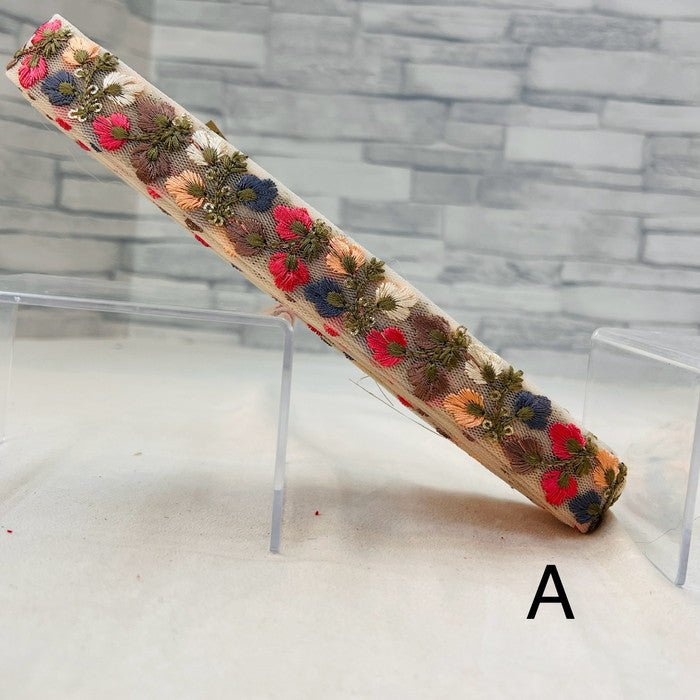 【50cm単位】 刺繍リボン 細幅 彩りを楽しもう 3枚花弁の 小花 可愛い 首飾り チュール 幅約2.4cm 240620001