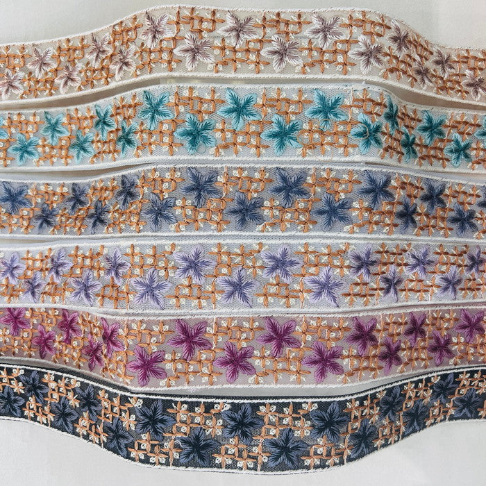 【50cm単位】 刺繍リボン キラキラ輝く 天の川に浮かぶ お星様のような 花 チュール 幅約3.7cm 240620002