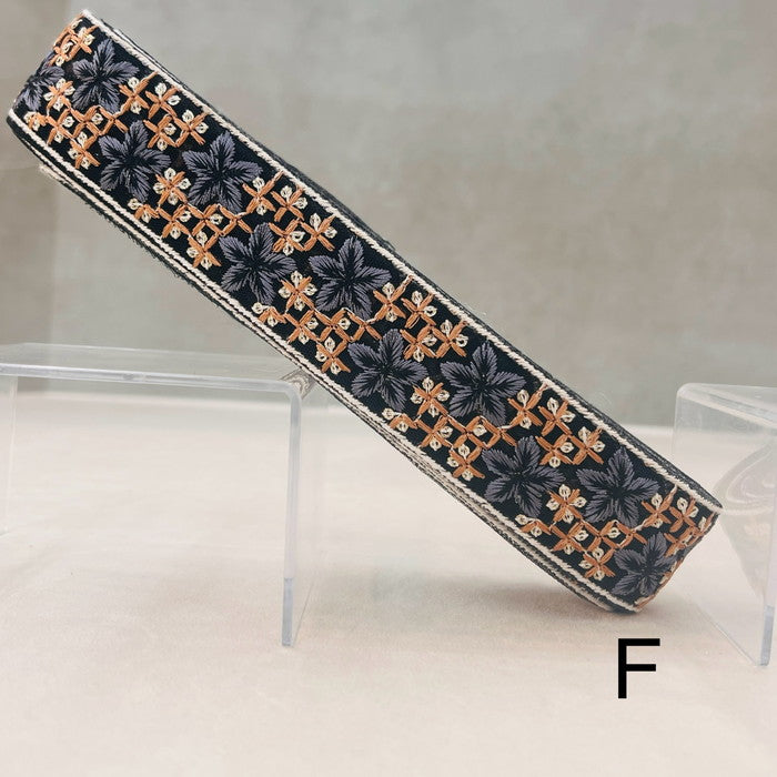 【50cm単位】 刺繍リボン キラキラ輝く 天の川に浮かぶ お星様のような 花 チュール 幅約3.7cm 240620002