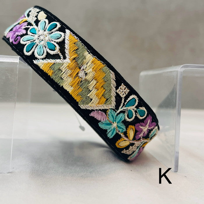 【50cm単位】 刺繍リボン 細幅 色彩豊かな カラー 幾何学模様と お花の コラボ チュール 幅約3.1cm 240808005