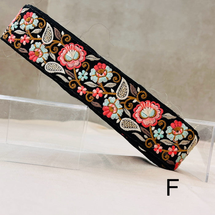 【50cm単位】 刺繍リボン カラフルデザイン エキゾティック フラワー 布地 幅約5.1cm 240904001