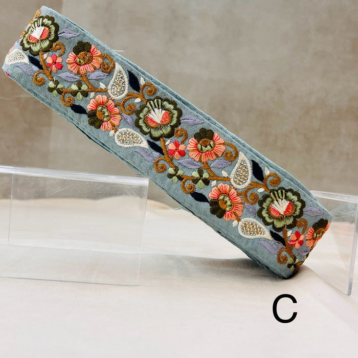 【50cm単位】 刺繍リボン カラフルデザイン エキゾティック フラワー 布地 幅約5.1cm 240904001
