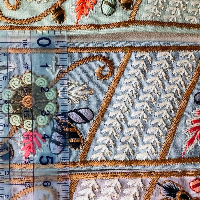 【50cm単位】 刺繍リボン カラフルデザイン 流れる蔦 異国に咲く花々 布地 幅約5.5cm 240904003