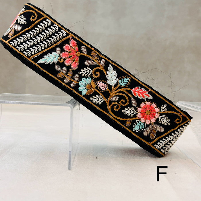 【50cm単位】 刺繍リボン カラフルデザイン 流れる蔦 異国に咲く花々 布地 幅約5.5cm 240904003