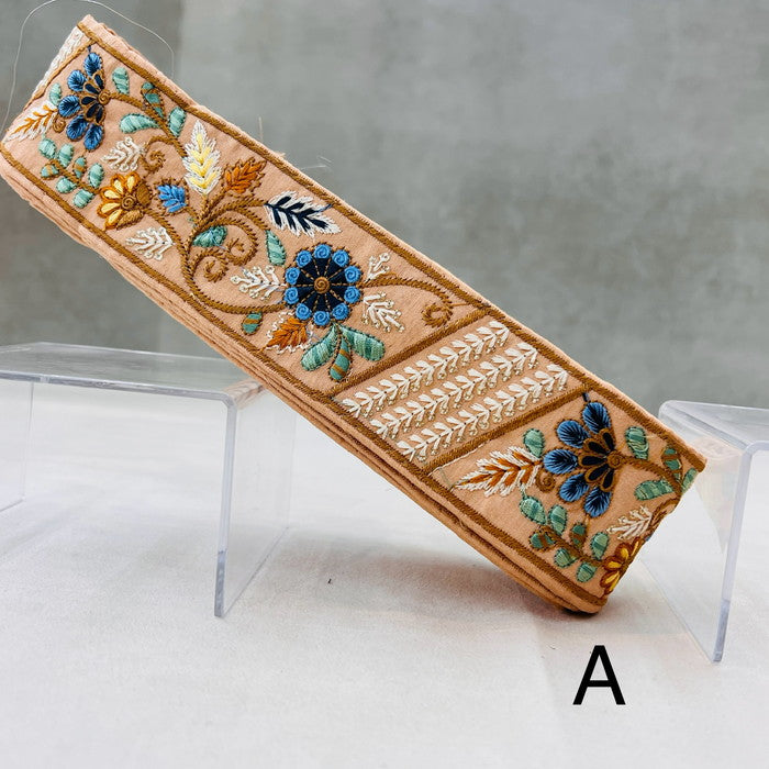 【50cm単位】 刺繍リボン カラフルデザイン 流れる蔦 異国に咲く花々 布地 幅約5.5cm 240904003