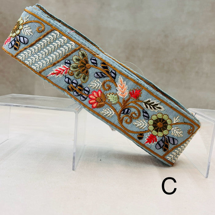 【50cm単位】 刺繍リボン カラフルデザイン 流れる蔦 異国に咲く花々 布地 幅約5.5cm 240904003