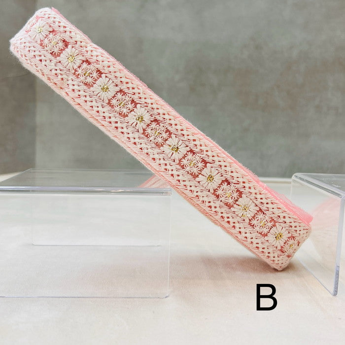 【50cm単位】 刺繍リボン ホワイトが 美しい 淡く 儚い 雪の結晶の 様な 花 チュール 幅約3.4cm 240904004