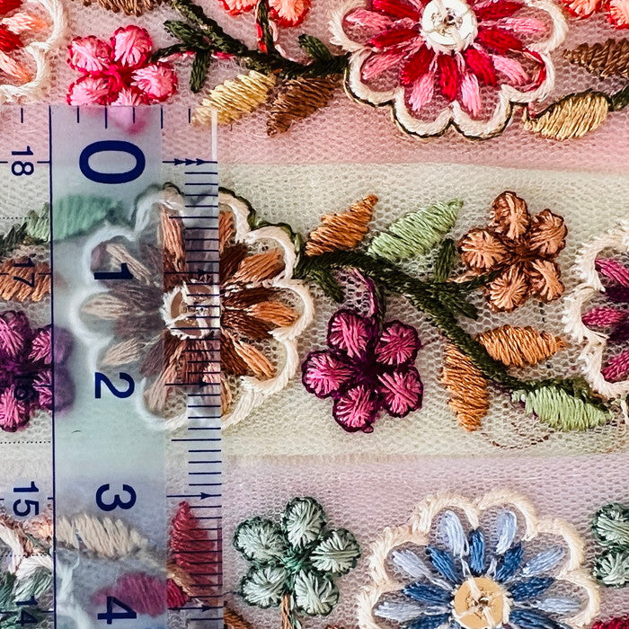 【50cm単位】 刺繍リボン 細幅 ドロップスカラー 蔦に寄り添う 秋色の花たち チュール 幅約2.7cm 240904005