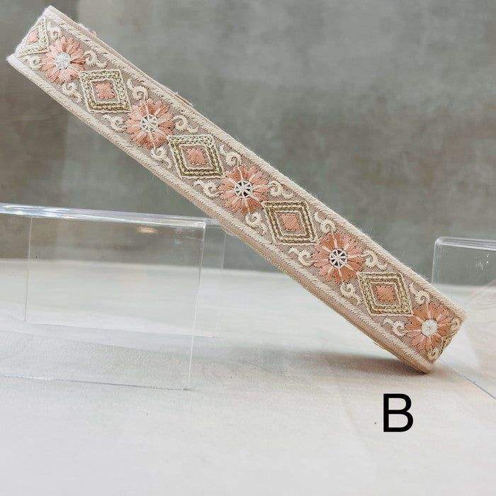 【50cm単位】 刺繍リボン 細幅 白の縁取り マーガレットと ダイヤの ネックレス 布地 幅約3.1cm 240904006