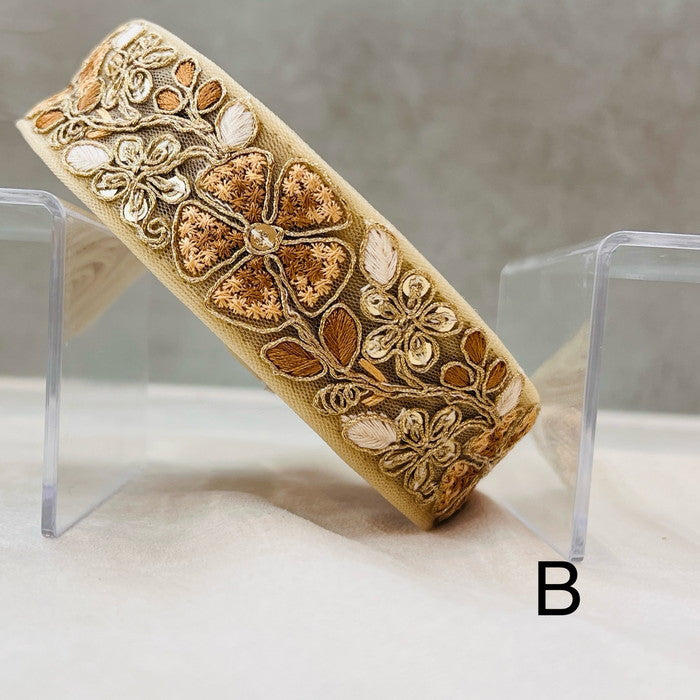 【50cm単位】 刺繍リボン 同系色で 華やか ゴールドの花と ニリンソウ チュール 幅約3.7cm 240912002