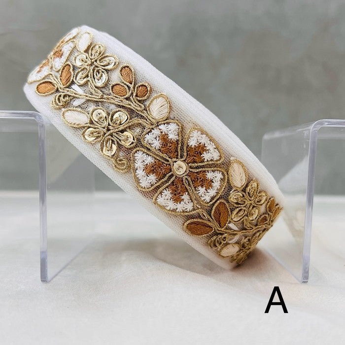 【50cm単位】 刺繍リボン 同系色で 華やか ゴールドの花と ニリンソウ チュール 幅約3.7cm 240912002