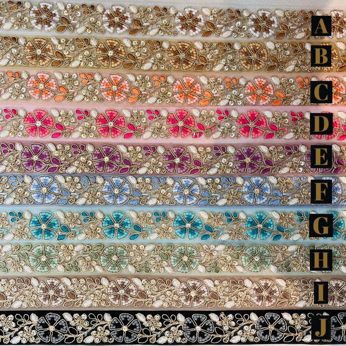 【50cm単位】 刺繍リボン 同系色で 華やか ゴールドの花と ニリンソウ チュール 幅約3.7cm 240912002