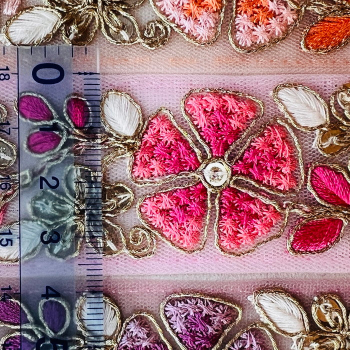 【50cm単位】 刺繍リボン 同系色で 華やか ゴールドの花と ニリンソウ チュール 幅約3.7cm 240912002