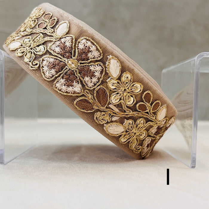 【50cm単位】 刺繍リボン 同系色で 華やか ゴールドの花と ニリンソウ チュール 幅約3.7cm 240912002