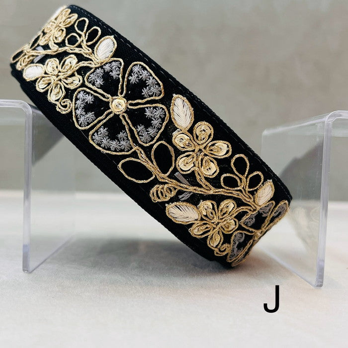 【50cm単位】 刺繍リボン 同系色で 華やか ゴールドの花と ニリンソウ チュール 幅約3.7cm 240912002