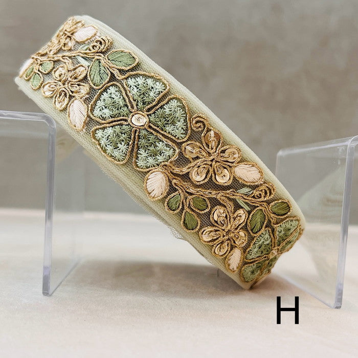 【50cm単位】 刺繍リボン 同系色で 華やか ゴールドの花と ニリンソウ チュール 幅約3.7cm 240912002