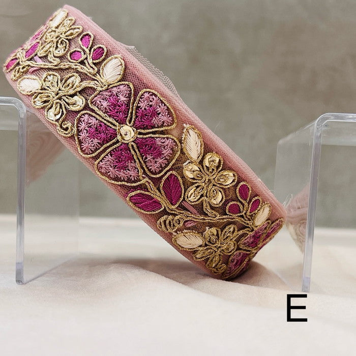 【50cm単位】 刺繍リボン 同系色で 華やか ゴールドの花と ニリンソウ チュール 幅約3.7cm 240912002