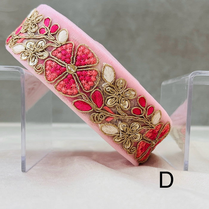 【50cm単位】 刺繍リボン 同系色で 華やか ゴールドの花と ニリンソウ チュール 幅約3.7cm 240912002