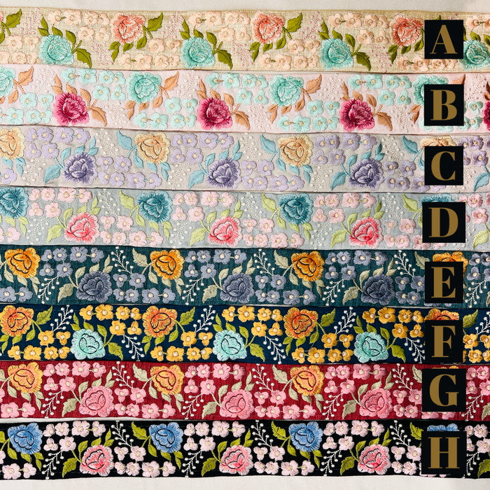 【50cm単位】 刺繍リボン 淡い恋の 物語 美しさに 一目惚れ 咲き誇る薔薇 布地 幅約5.1cm 240913002